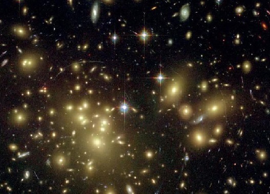 Galassie viste attraverso una lente gravitazionale (Hubble Space Telescope)